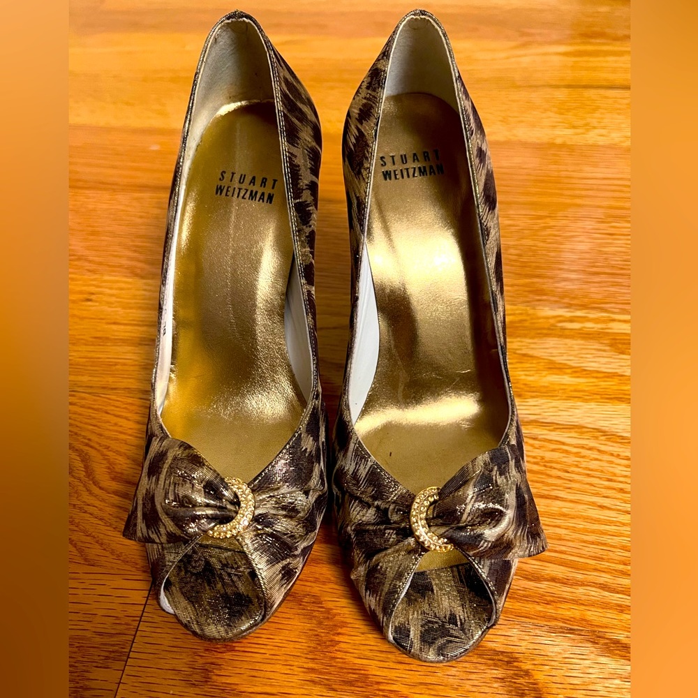 Stuart Weitzman Leopard Print Sparkly Pumps - image 1
